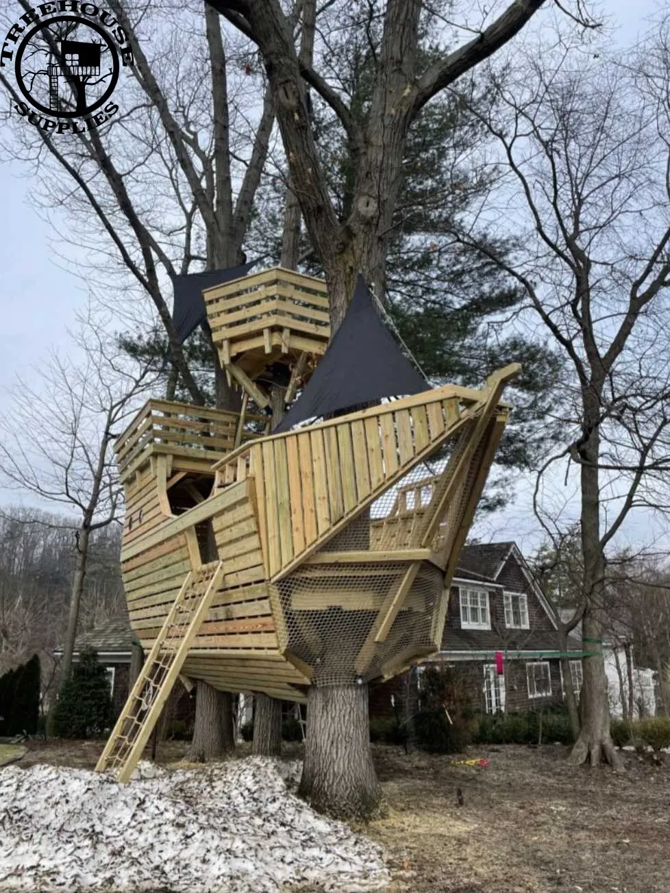 THE PIRATE SHIP  © 1 Tree 2 Post Treehouse Plan