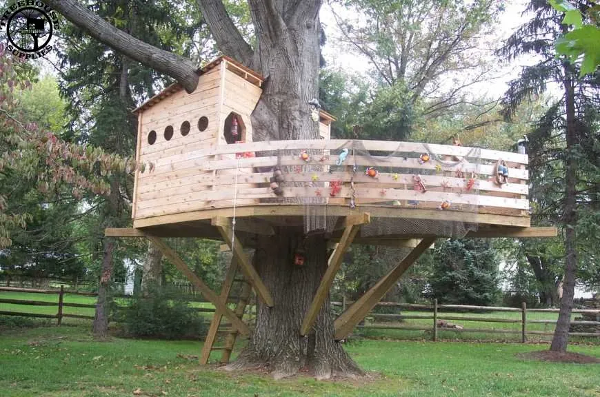 THE PIRATE SHIP  © 1 Tree 2 Post Treehouse Plan